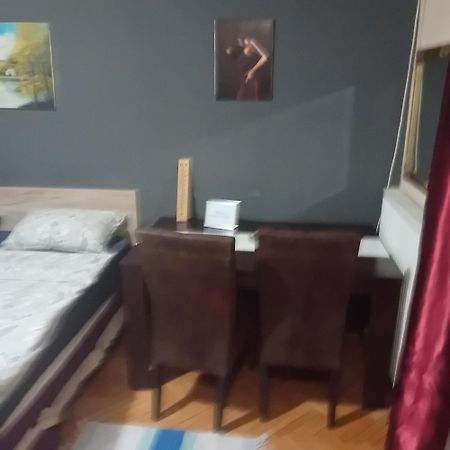 Apartment Viktor 2 Stan Na Dan Шабац Екстер'єр фото
